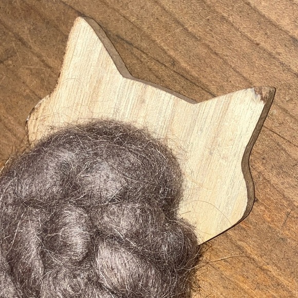 Wooden Fox Figurine with Brown knitted Wool sweater - Picture 4 of 11